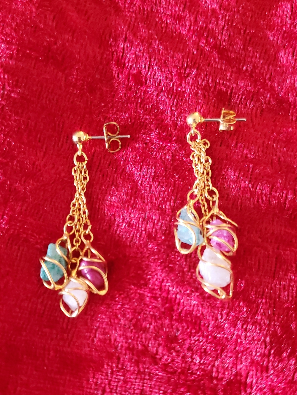 AVON 90'S Gold Tone Dangle Pierced Earrings Pink, Teal, White Wire Wrapped Stone